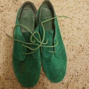 green lace up shoes